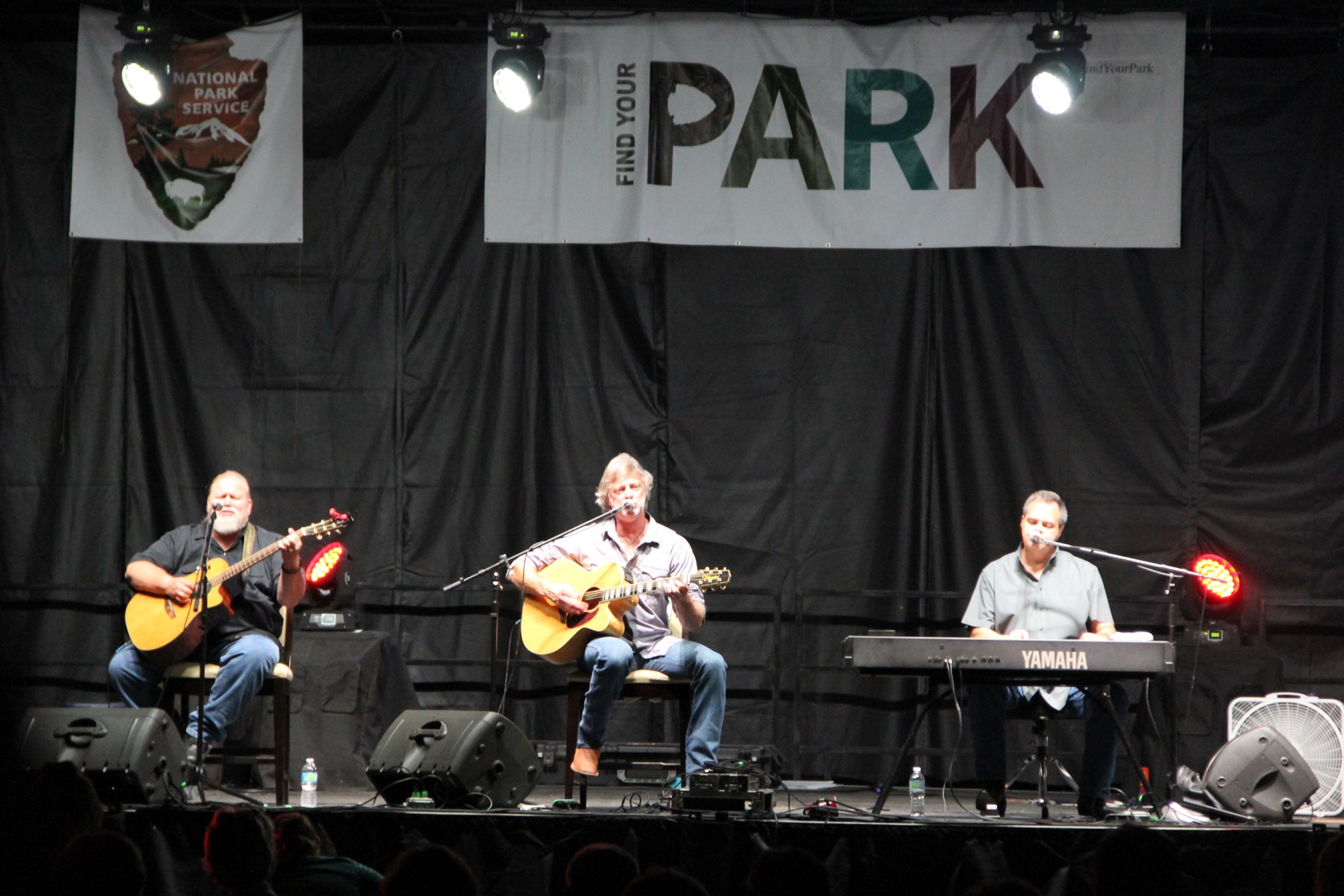 Darryl Worley performing an acoustic country concert at Shiloh